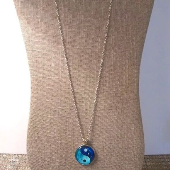 Day & Night Ying Yang Necklace - Picture 3 of 9